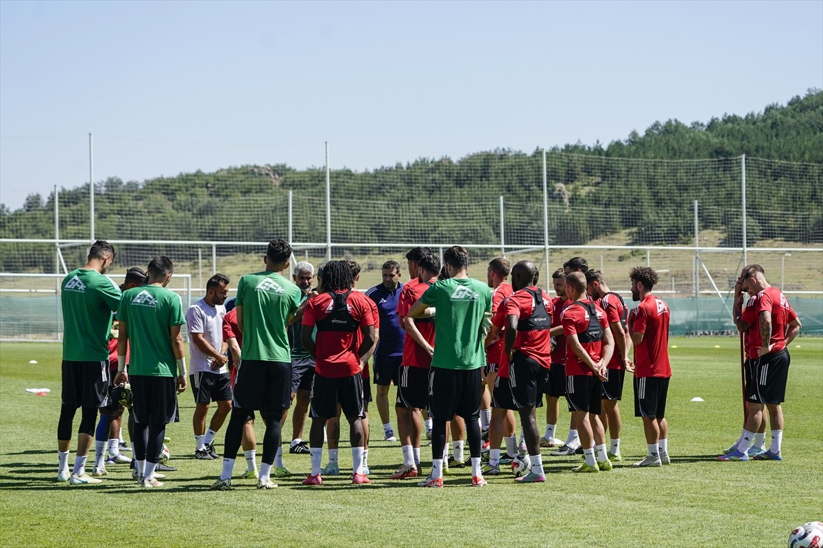 Trendyol Süper Lig ekiplerinden Gaziantep FK, sezon öncesi ikinci etap kamp çalışmasını Kayseri'de...