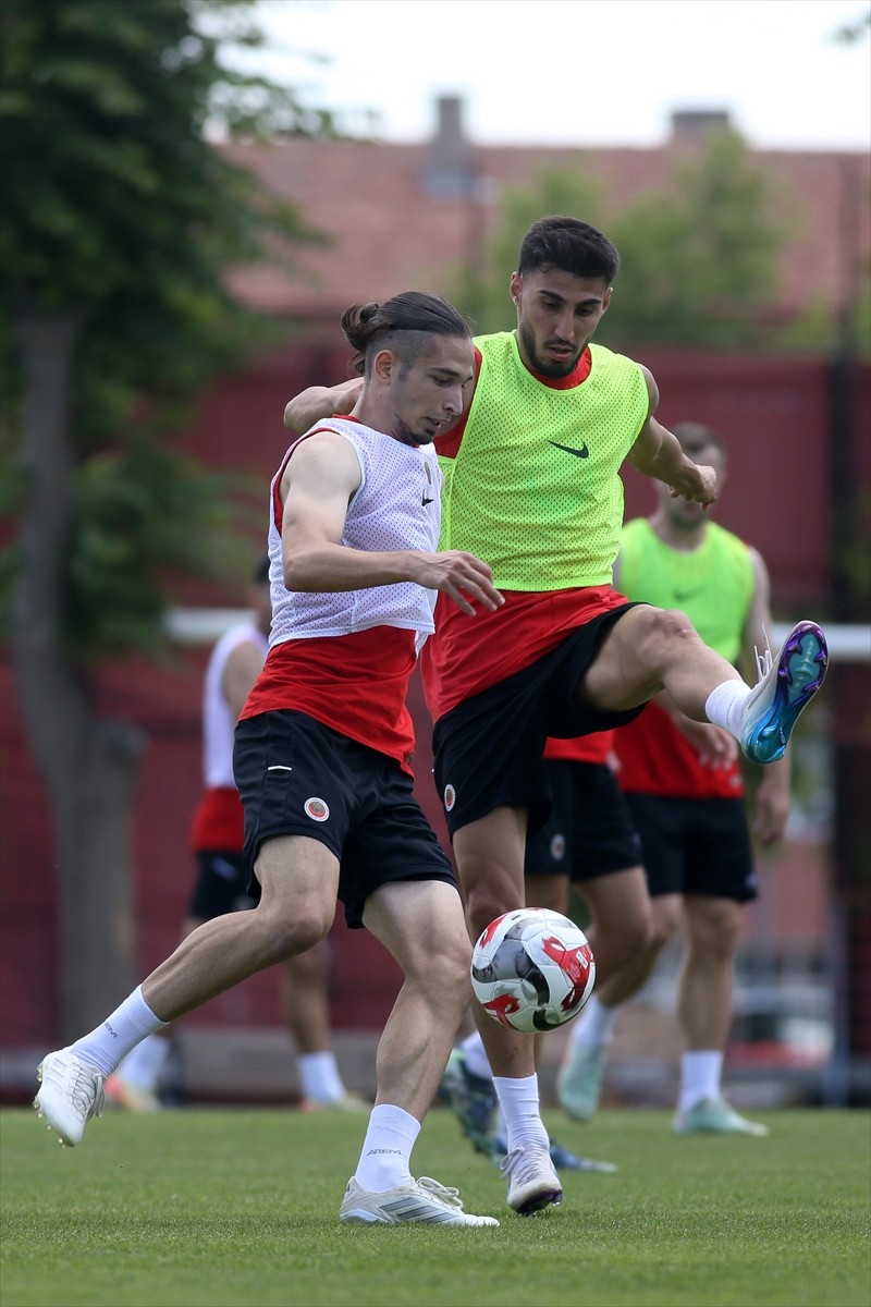 Trendyol Süper Lig ekiplerinden Gençlerbirliği, 2025-2026 sezonu hazırlıklarını, Beştepe İlhan...