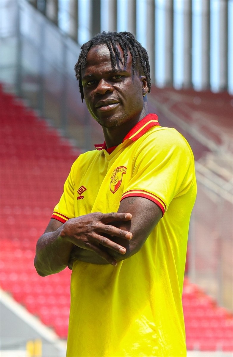 Trendyol Süper Lig ekiplerinden Göztepe, Beninli hücum oyuncusu Junior Olaitan ile 4+1 yıllık...