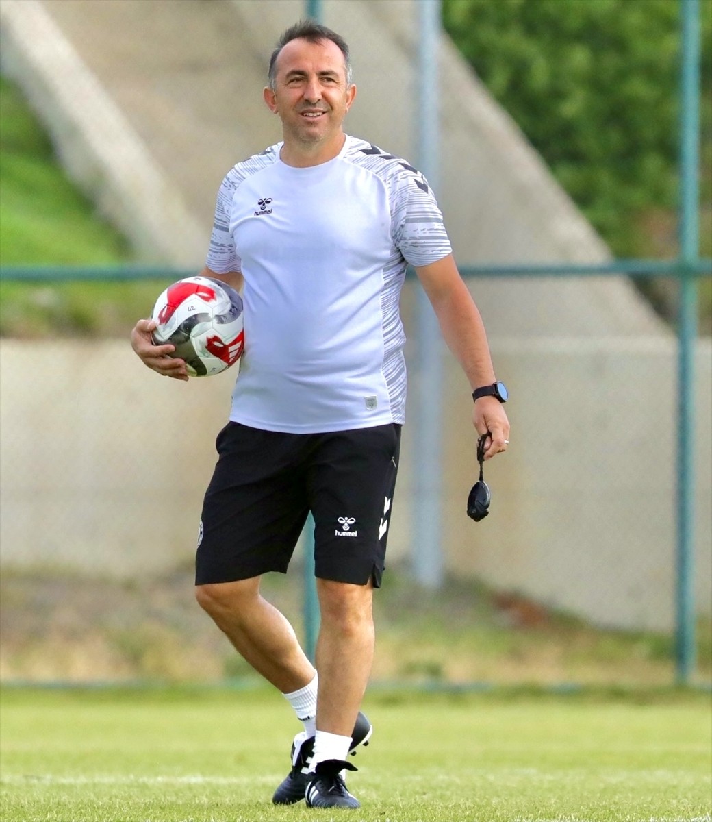 Trendyol Süper Lig ekiplerinden Konyaspor, 2025-2026 sezonu ikinci etap hazırlıklarına Erzurum'da...