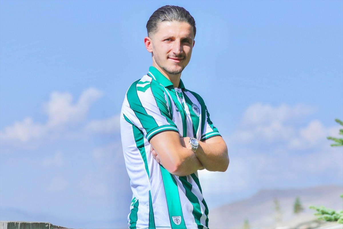 Trendyol Süper Lig ekiplerinden Konyaspor, Kuzey Makedonyalı futbolcu Enis Bardhi'yi kadrosuna...