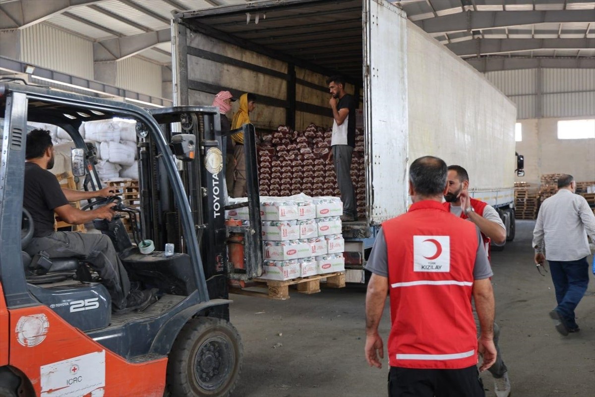 Türk Kızılay, Suriye'nin güneyindeki Süveyda ilinde güvenlik koşulları nedeniyle göç eden...