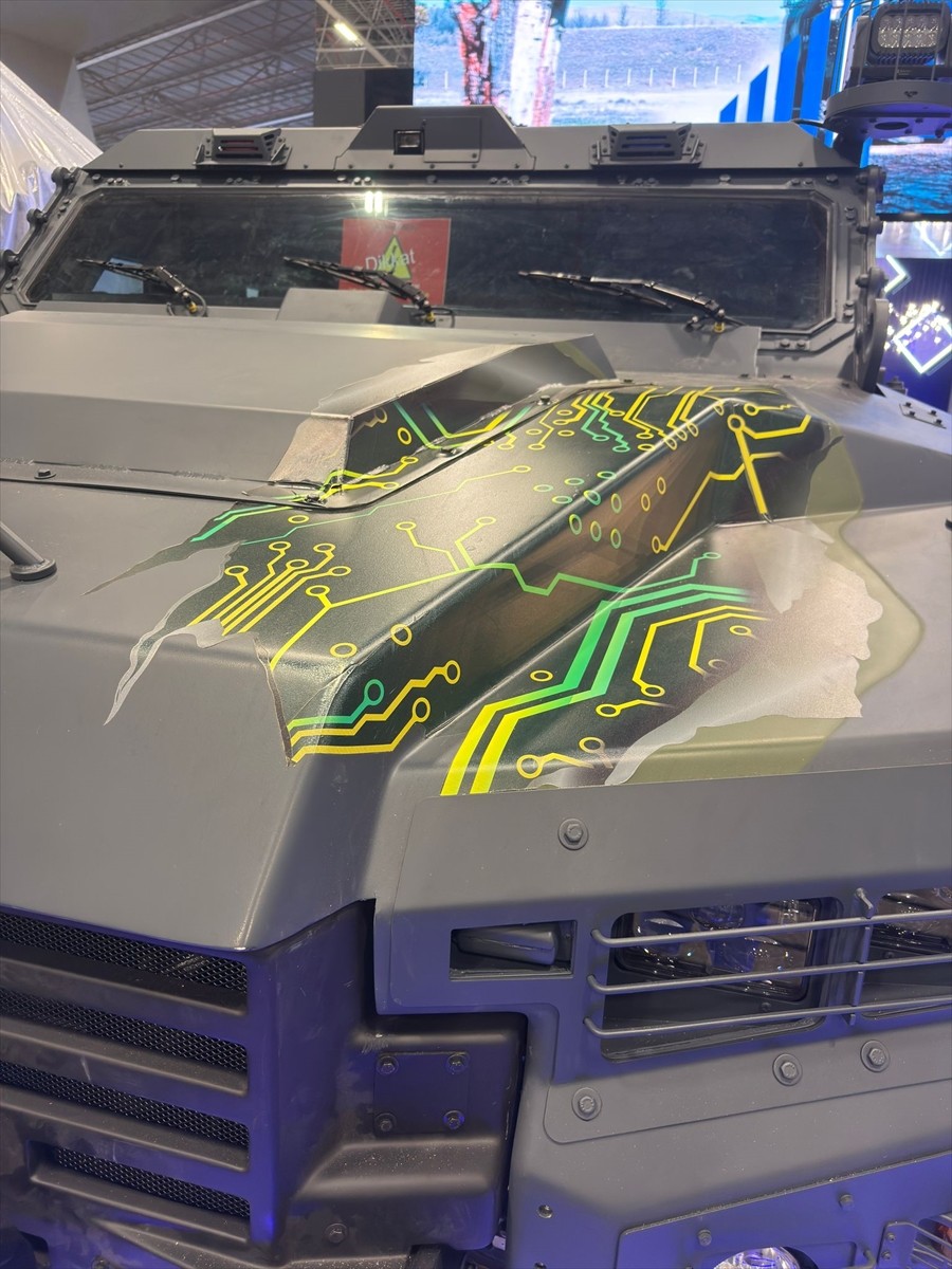 Türk savunma sanayisi bünyesinde geliştirilen elektrikli askeri araçlara 4x4 segmentinde yeni bir...