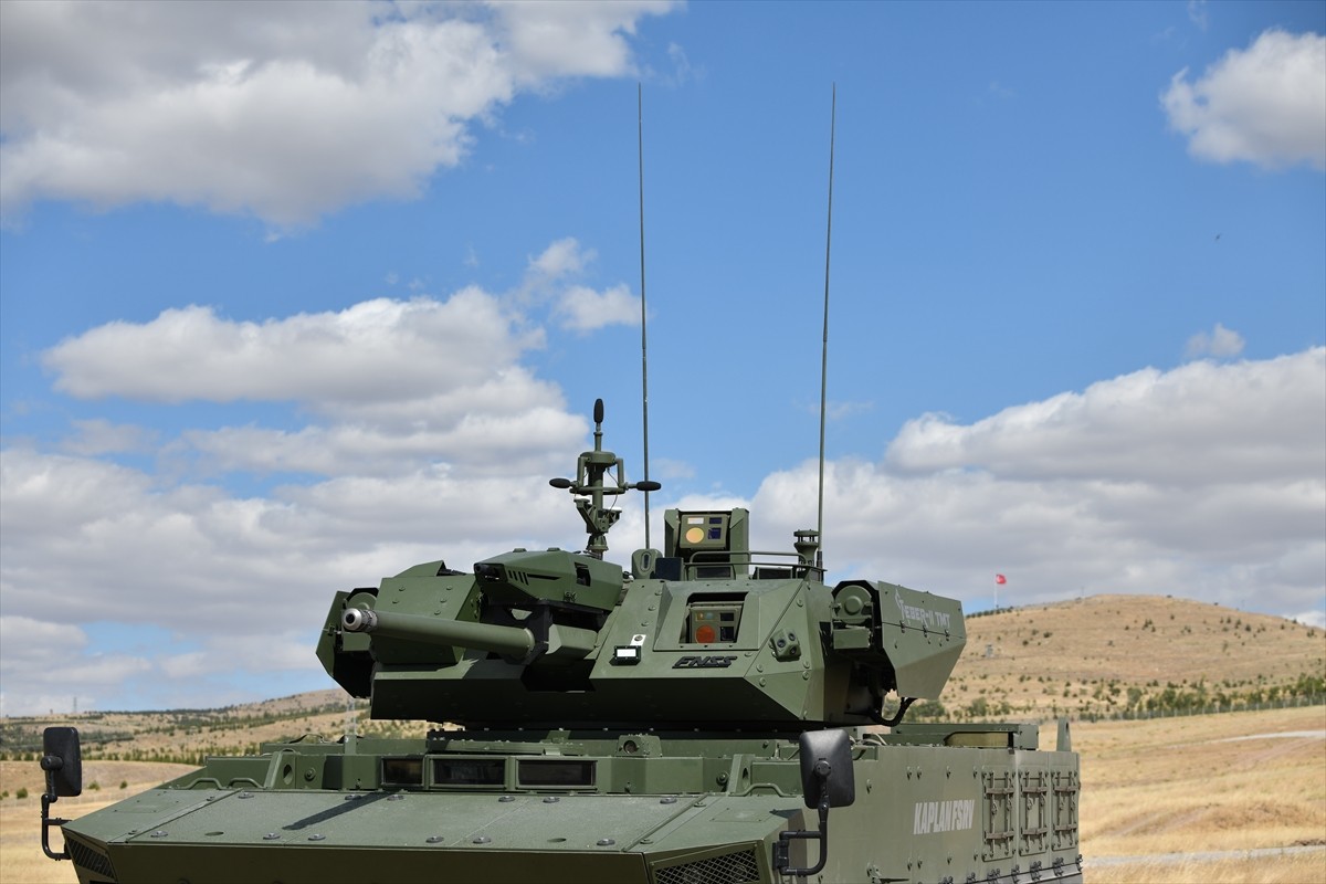 Türk savunma sanayisinin tank sınıfındaki ilk ihracatını gerçekleştiren KAPLAN MT platformu, yeni...