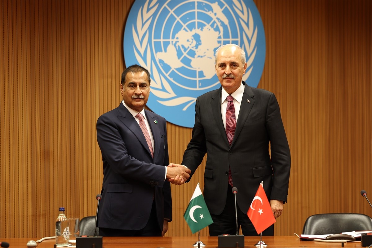 Türkiye Büyük Millet Meclisi (TBMM) Başkanı Numan Kurtulmuş, İsviçre'nin Cenevre şehrinde...