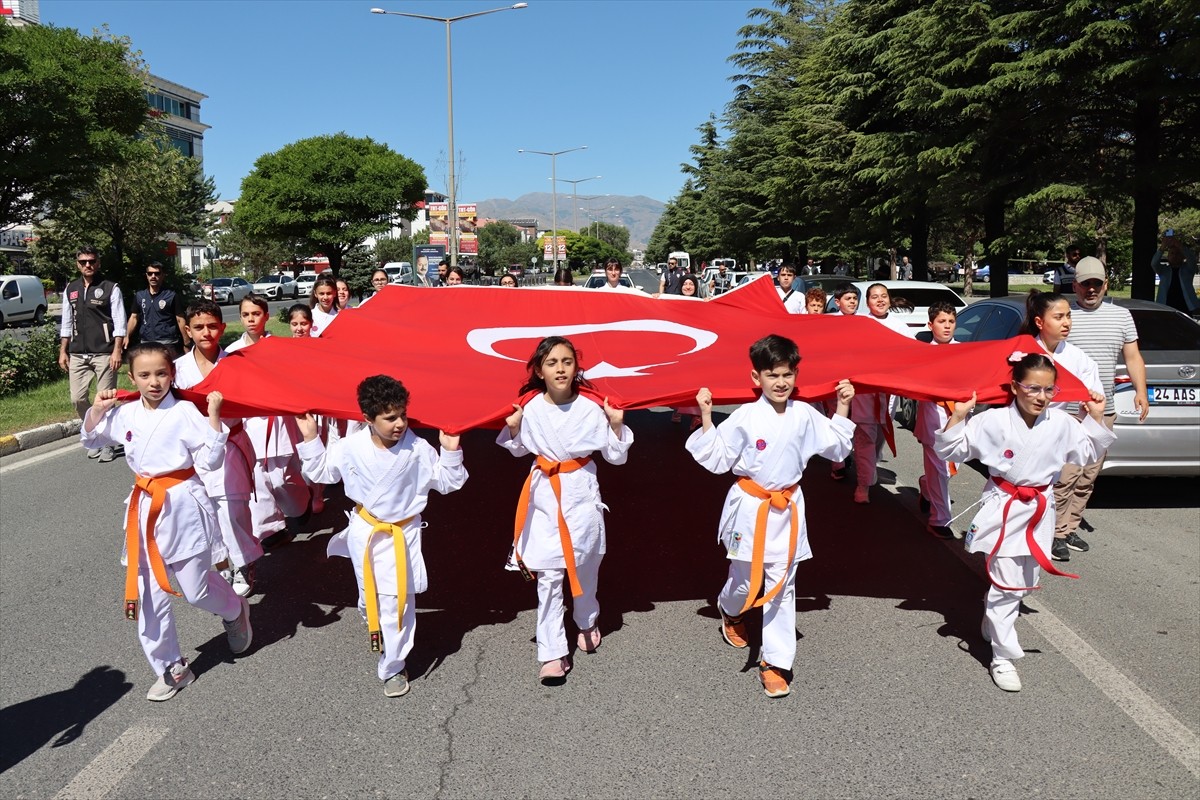 Türkiye Cumhuriyeti'nin kurucusu Mustafa Kemal Atatürk'ün Erzincan'a gelişinin 106'ncı yıl dönümü...