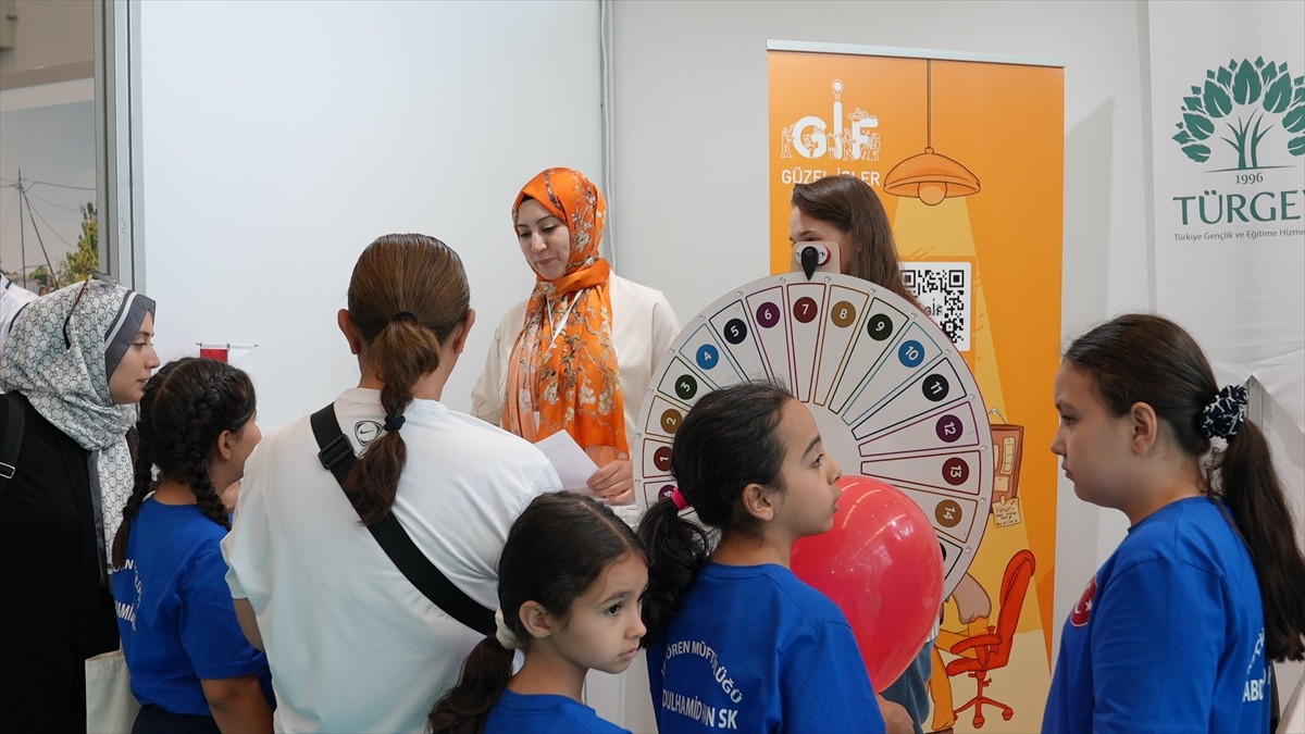 Türkiye Gençlik ve Eğitime Hizmet Vakfının (TÜRGEV), Ankara'daki Uluslararası Aile Fuarı'nda...