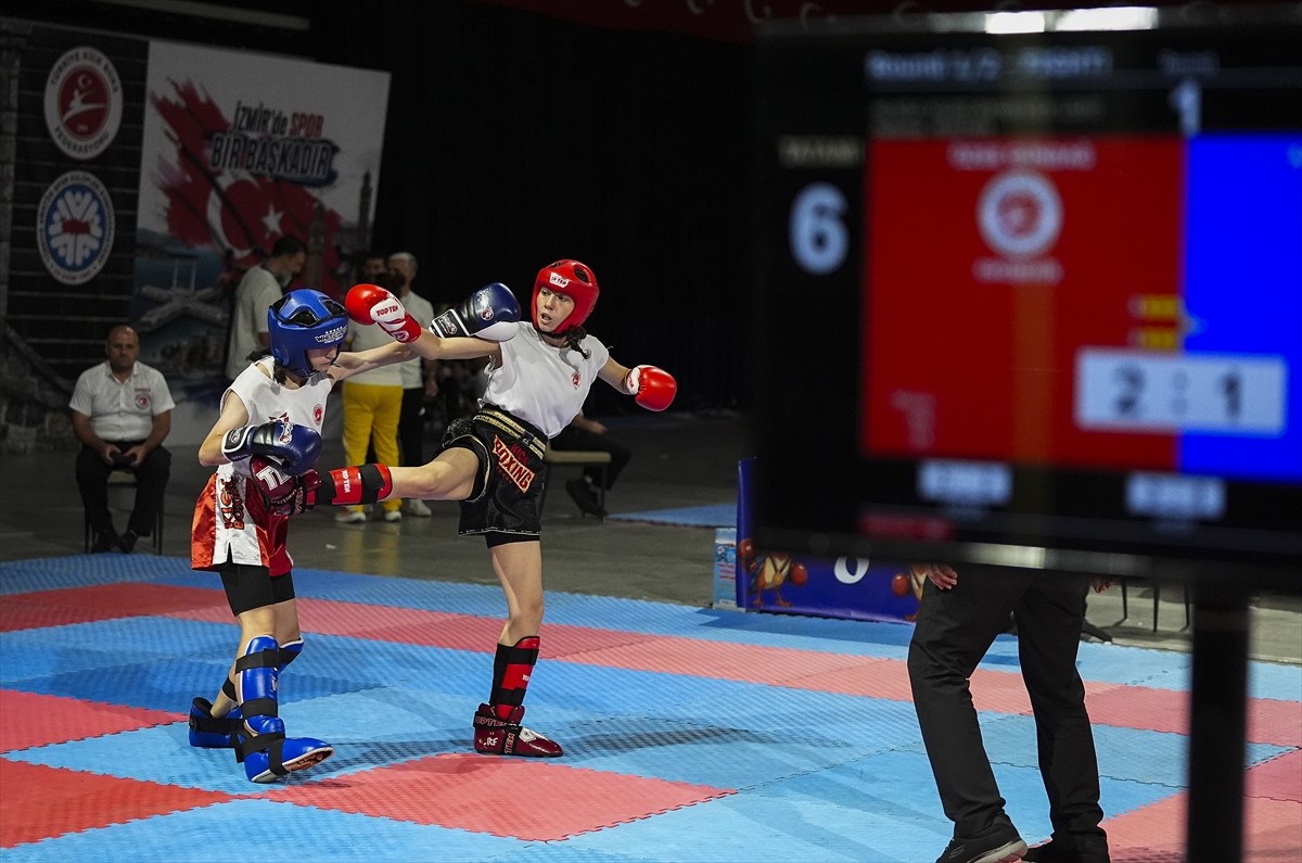 Türkiye Kick Boks Federasyonu tarafından 81 ilden 6 bin sporcunun katılımıyla İzmir'de...