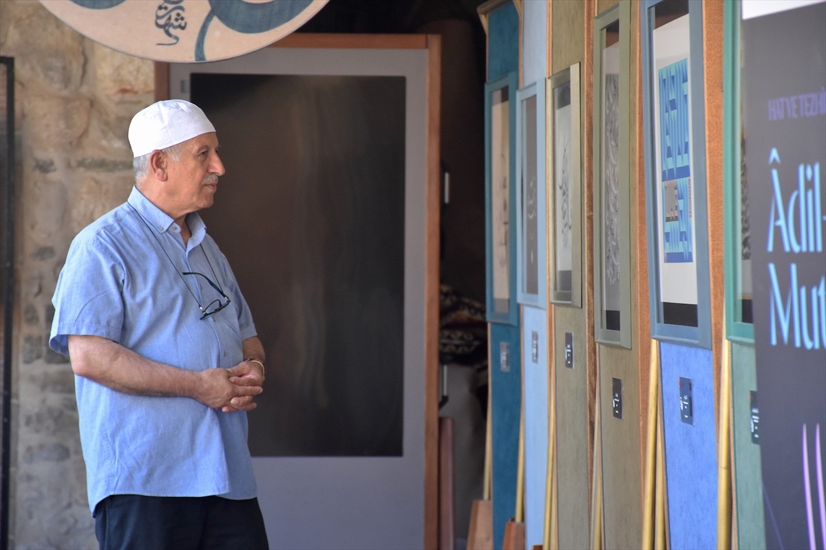 Türkiye Kültür Yolu Festivali kapsamında Van'da, Hüsrev Paşa Camisi avlusunda "Adil-i Mutlak" hat...