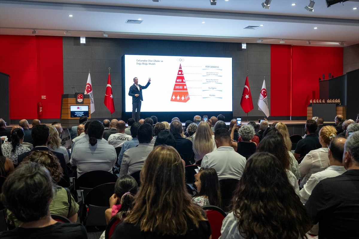 Türkiye Milli Olimpiyat Komitesinin (TMOK) yeni yönetiminin "Manifestodan Eyleme: TMOK 2025...