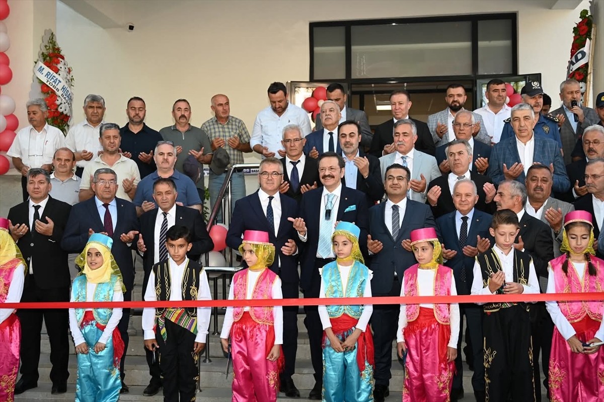 Türkiye Odalar ve Borsalar Birliği (TOBB) Başkanı Rifat Hisarcıklıoğlu, Milli Eğitim Bakanlığı ile...