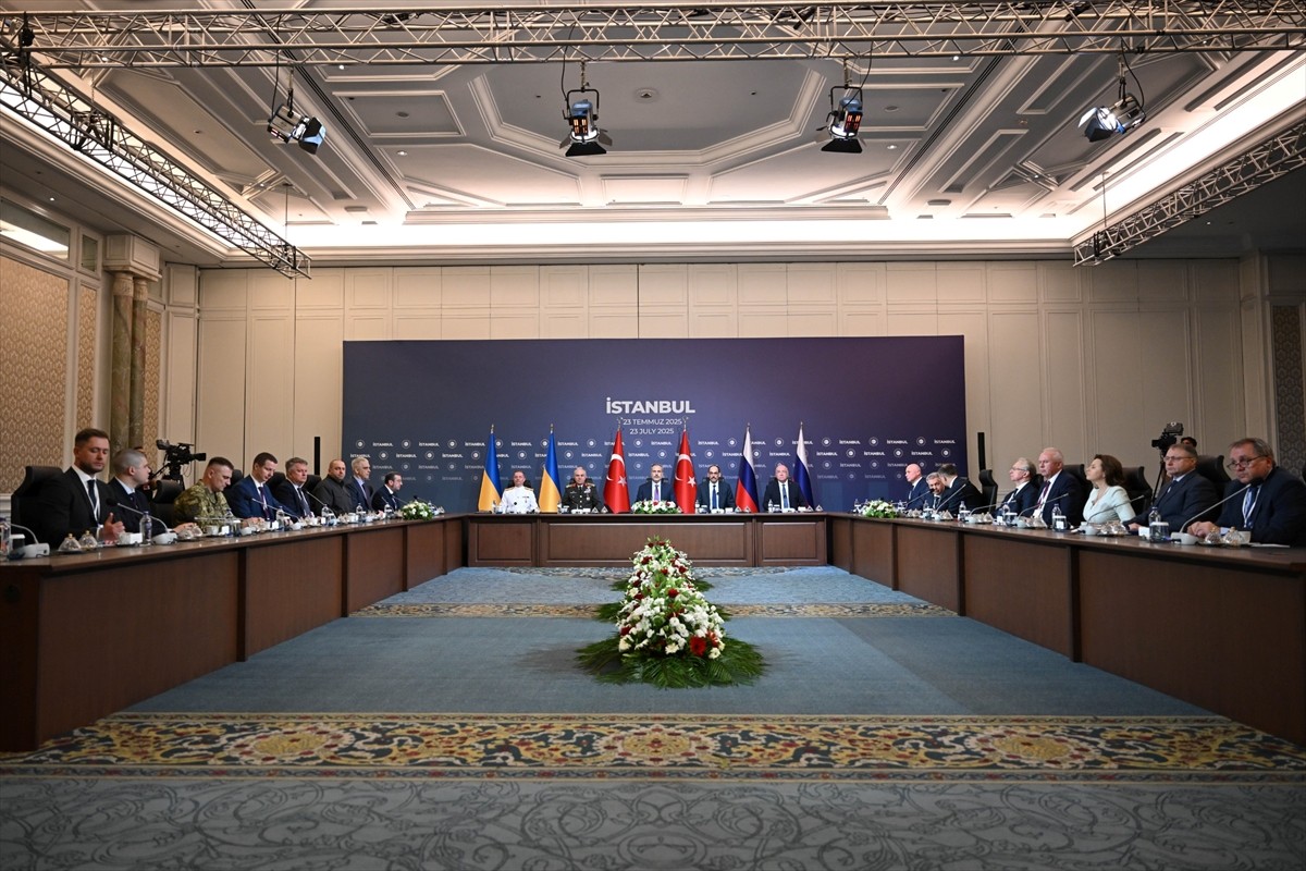 Türkiye-Rusya-Ukrayna Üçlü Toplantısı, Türkiye'nin ev sahipliğinde İstanbul'da başladı. Dışişleri...