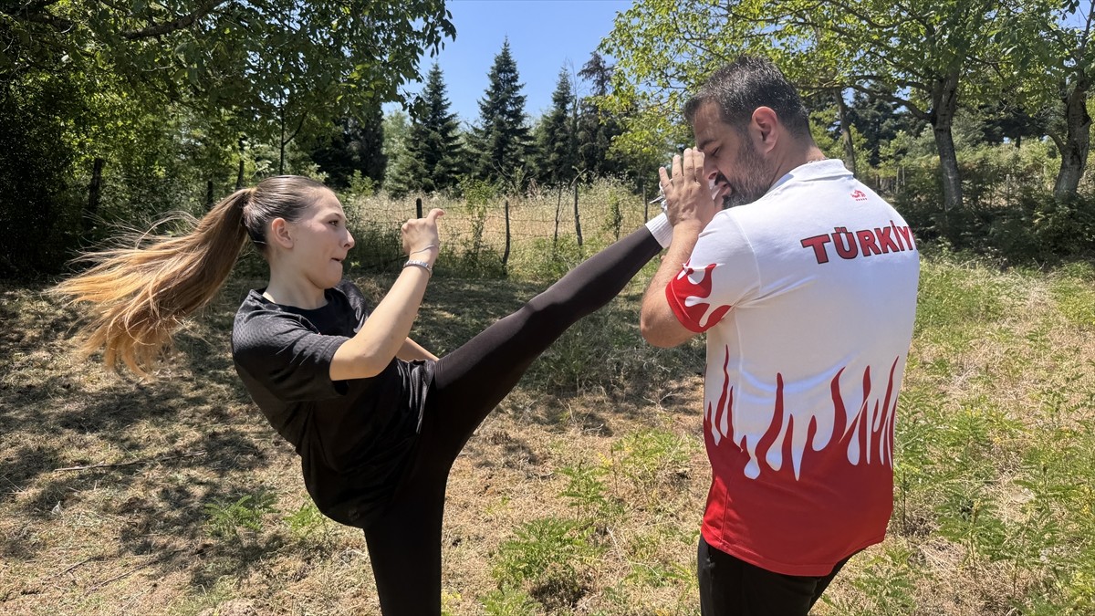 Türkiye şampiyonluklarının ardından ilk kez giydiği milli formayla 8. Açık Balkan Wushu Kung Fu...