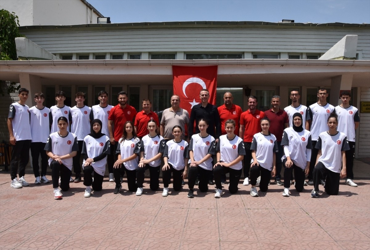 Türkiye Tekvando Federasyonu Başkanı Bahri Tanrıkulu (sol 8), 20-26 Temmuz tarihlerinde Kuzey...