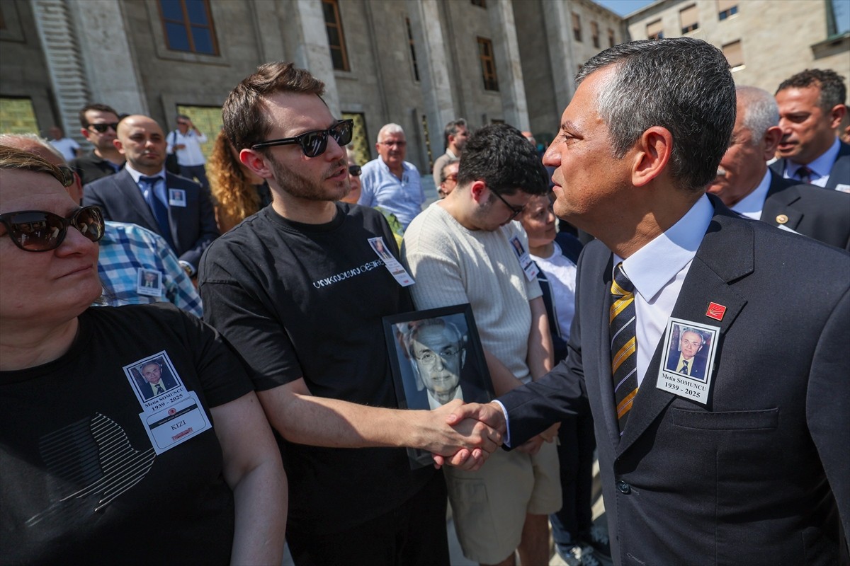 Vefat eden Cumhuriyet Senatosu Tokat üyesi Metin Somuncu için TBMM'de cenaze töreni...