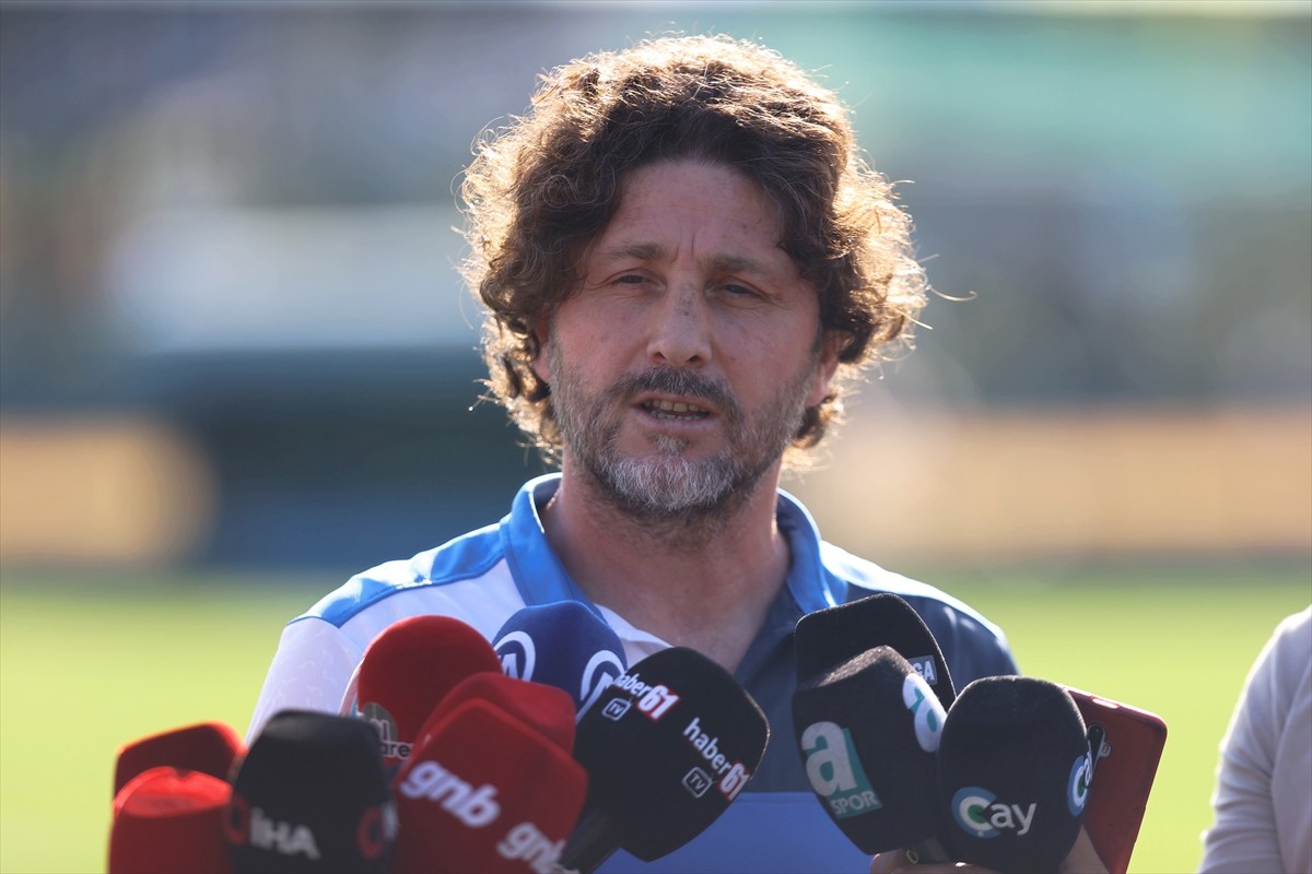 Yeni sezon hazırlıklarını sürdüren Trabzonspor'un Teknik Direktörü Fatih Tekke, Mehmet Ali Yılmaz...