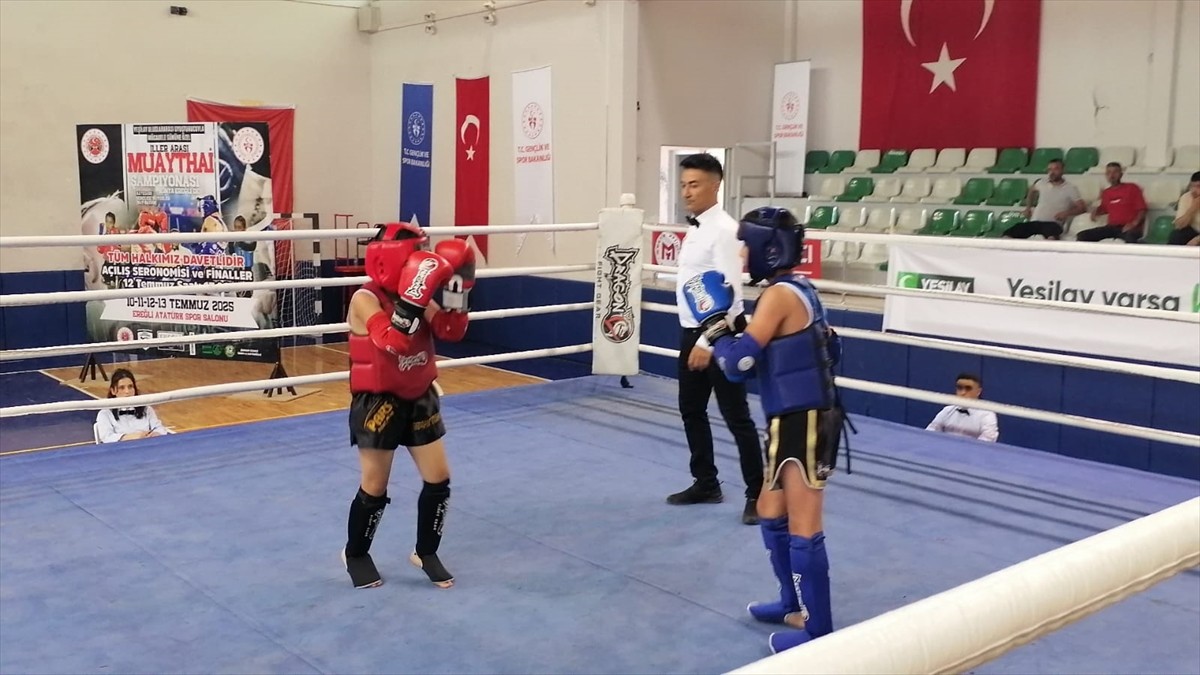 Yeşilay'ın öncülüğünde Uyuşturucuyla Mücadele Günü'ne dolayısıyla Konya'da düzenlenen İller Arası...