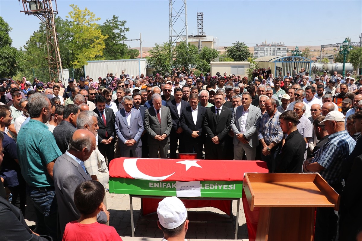 Yozgat'ta geçirdiği trafik kazasında hayatını kaybeden Yenifakılı Belediye Başkanı Musa...