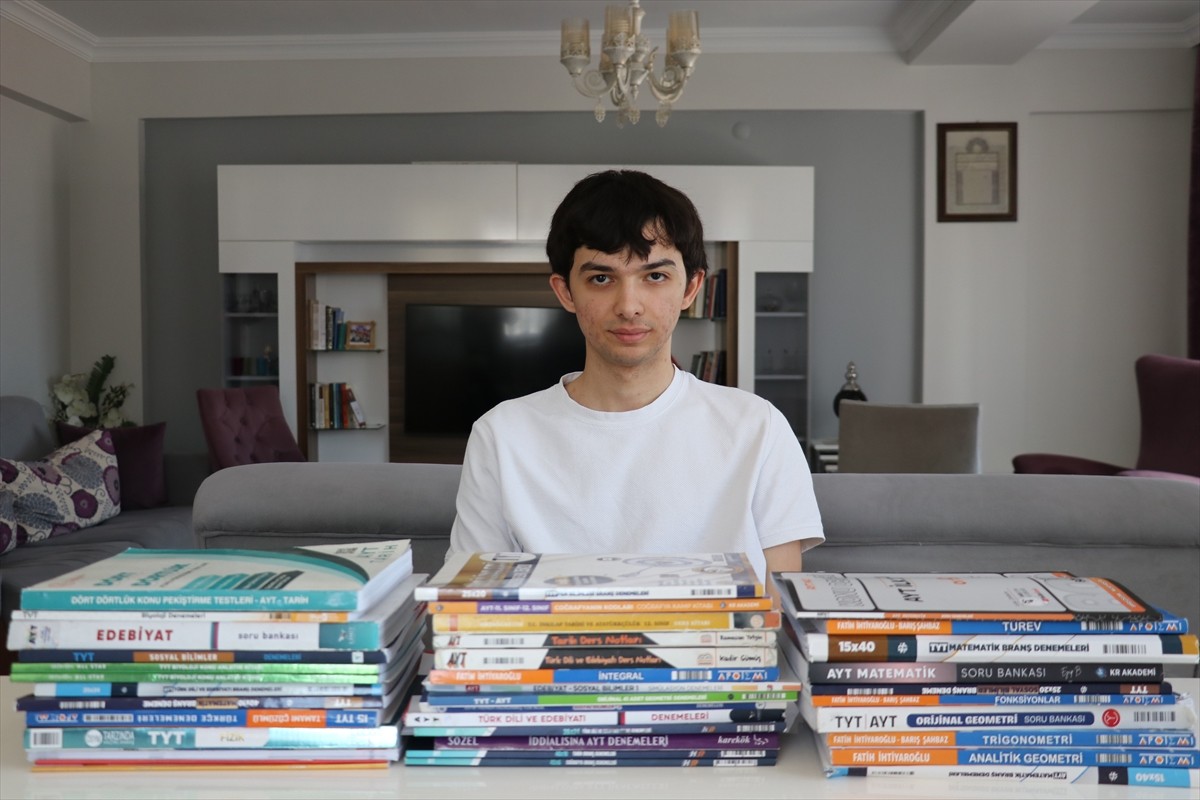 Yükseköğretim Kurumları Sınavı'nın (YKS) Alan Yeterlilik Testi'nde (AYT) sözel alanda Türkiye...