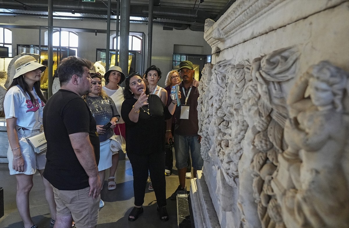 Yunus Emre Enstitüsünün davetiyle Türkiye'ye gelen çoğunluğu arkeolog yabancı akademisyenler...