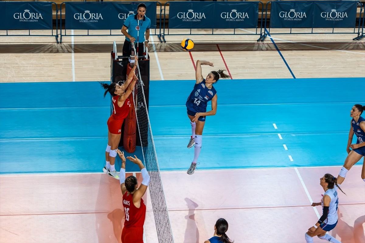 A Milli Kadın Voleybol Takımı, Dünya Şampiyonası hazırlıkları kapsamında Sırbistan ile oynadığı...
