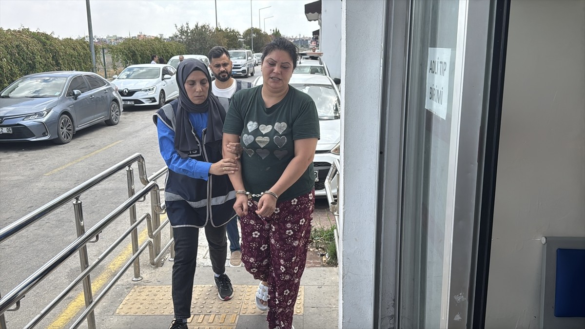 Adana'nın merkez Yüreğir ilçesinde kızına kötü muamelede bulunduğu iddiasıyla gözaltına alınan...