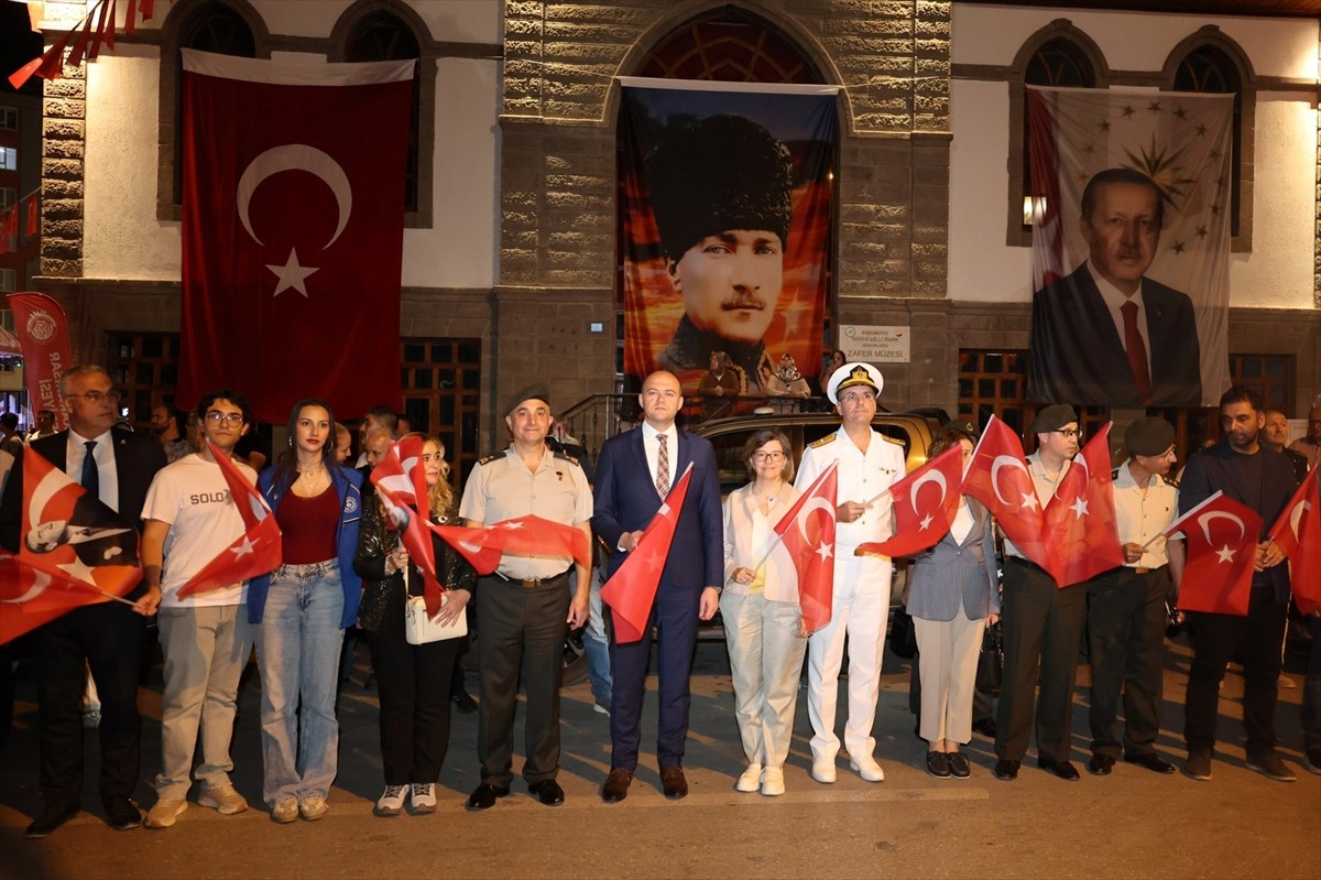 Afyonkarahisar'da Büyük Taarruz'un 103. yıl dönümü dolayısıyla "Zafer Bayramı Fener Alayı"...