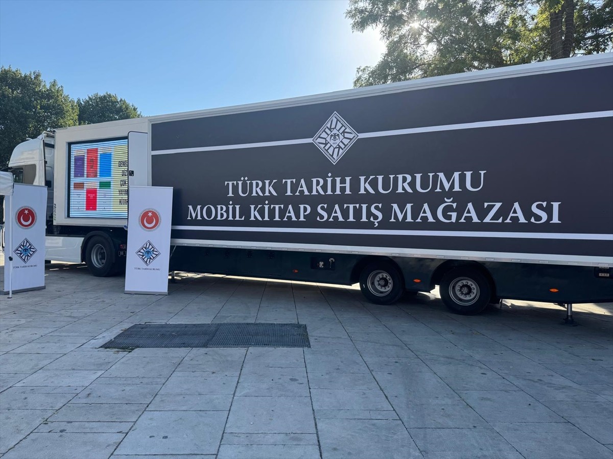 Afyonkarahisar'da Türk Tarih Kurumu (TTK) Mobil Mağazasının açılışı gerçekleştirildi.