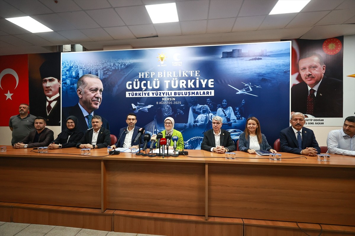 AK Parti Genel Başkan Yardımcısı Belgin Uygur, "Türkiye Yüzyılı Buluşmaları" kapsamında partisinin...