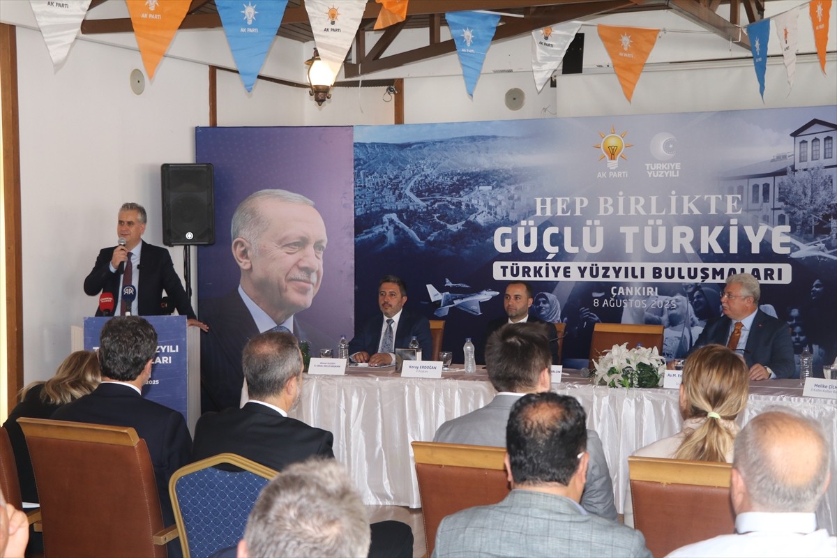 AK Parti Genel Başkan Yardımcısı Hasan Basri Yalçın, Çankırı'da bir otelin toplantı salonunda...