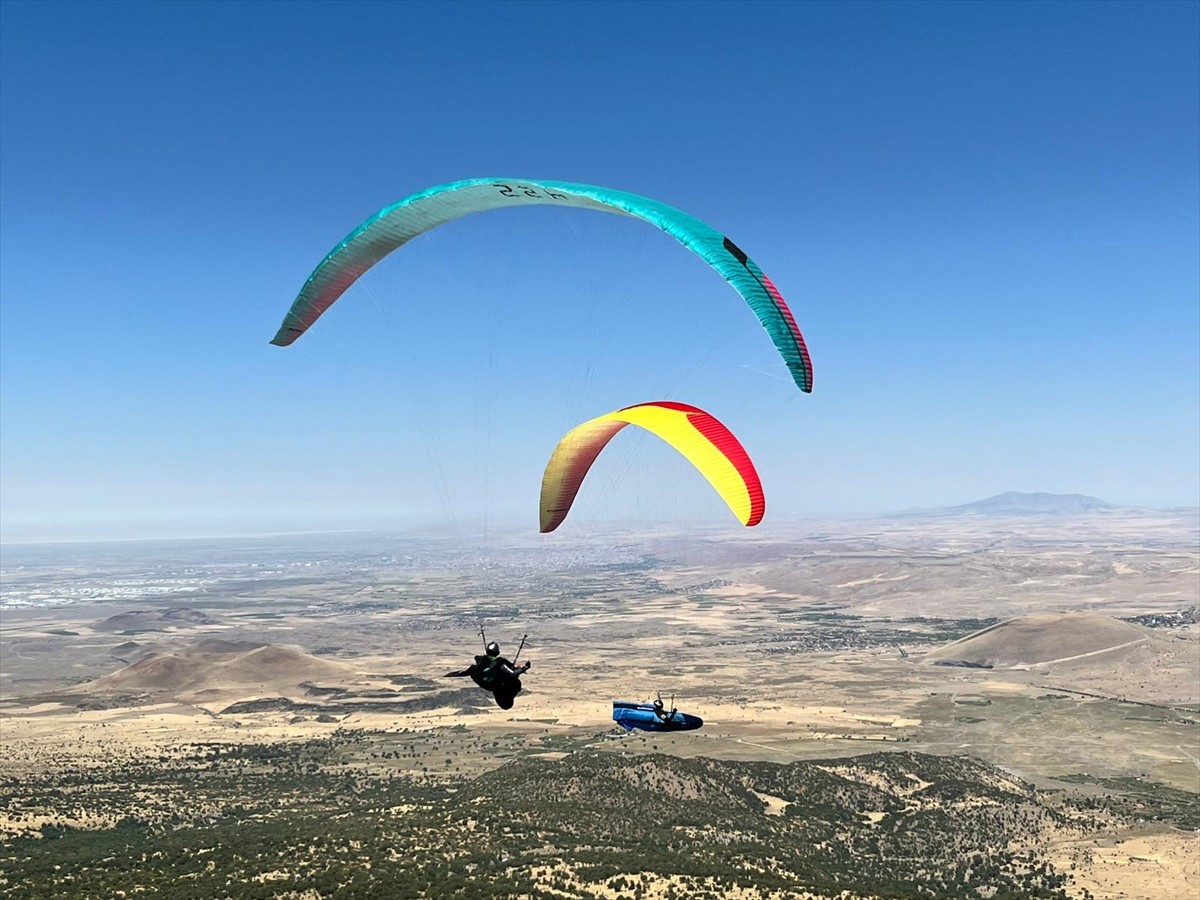 Aksaray'da, 2025 Yamaç Paraşütü Dünya Kupası'nın Türkiye ayağı devam ediyor.