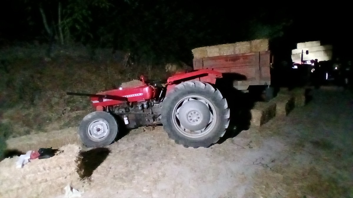 Amasya'nın Taşova ilçesinde traktörün devrilmesi sonucu sürücü hayatını kaybetti.