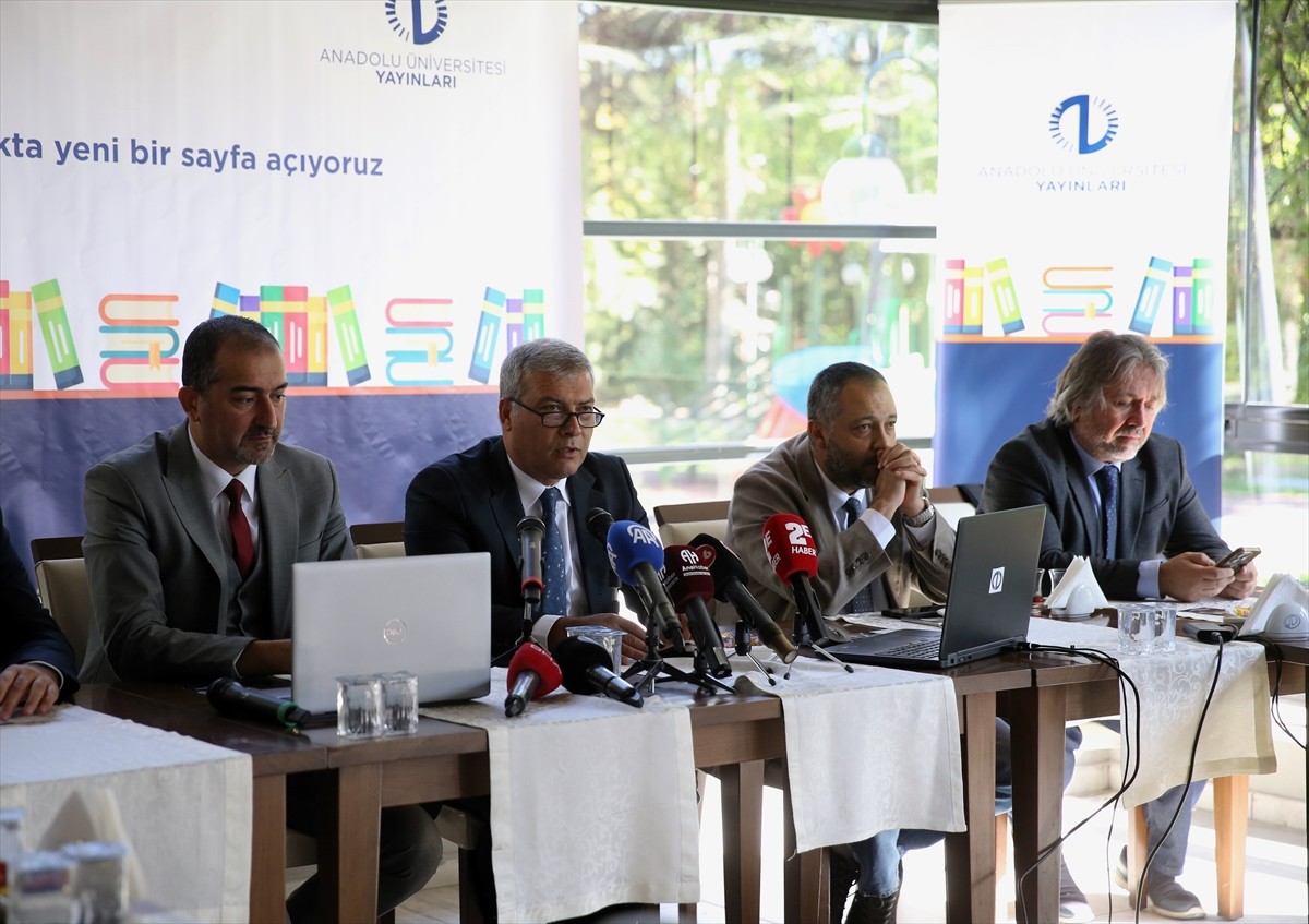 Anadolu Üniversitesi, uluslararası ölçütlere uygun akademik yayınları ve dergileri, "Anadolu...