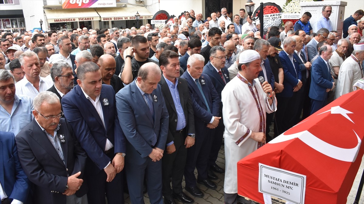 Ankara'da tedavi gördüğü hastanede vefat eden eski Bayındırlık ve İskan Bakanı, eski Samsun...