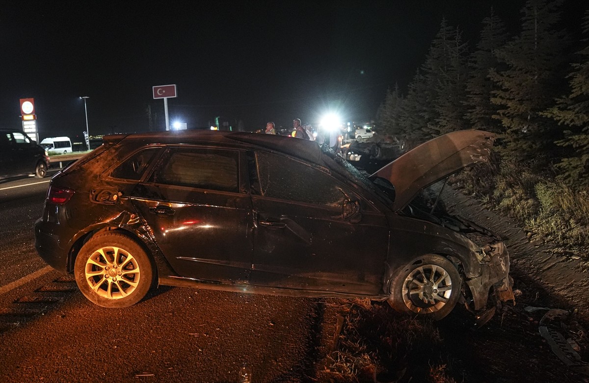 Ankara'nın Sincan ilçesinde meydana gelen trafik kazasında 5 kişi yaralandı.