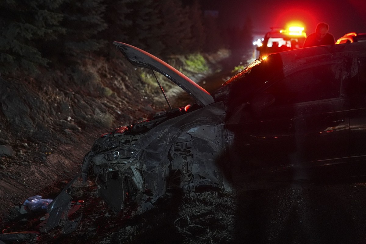 Ankara'nın Sincan ilçesinde meydana gelen trafik kazasında 5 kişi yaralandı.