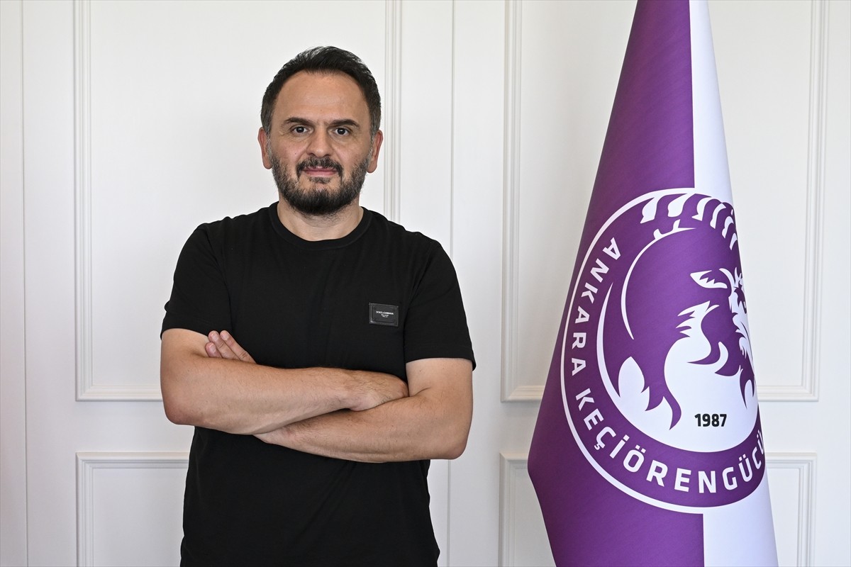 Ankara Keçiörengücü Başkanı Sedat Tahiroğlu, Galatasaray'da forma giyen milli futbolcu Barış Alper...