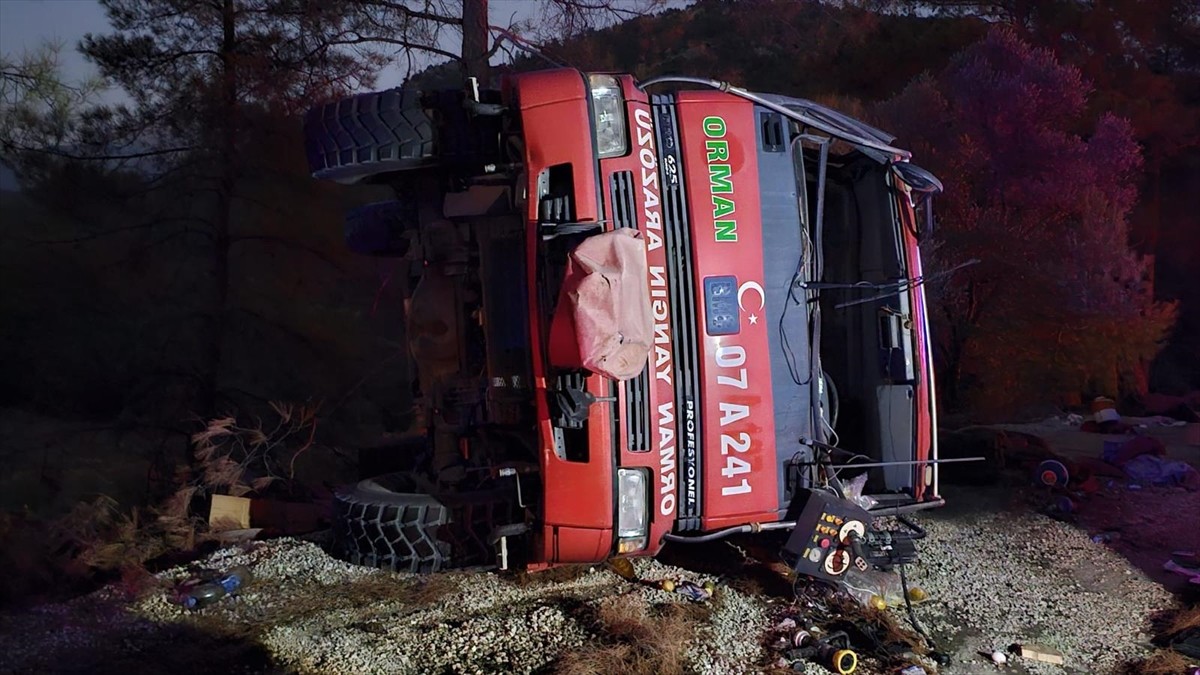 Antalya'da arazözün devrilmesi sonucu 2 kişi yaralandı. İhbar üzerine olay yerine çağrılan...
