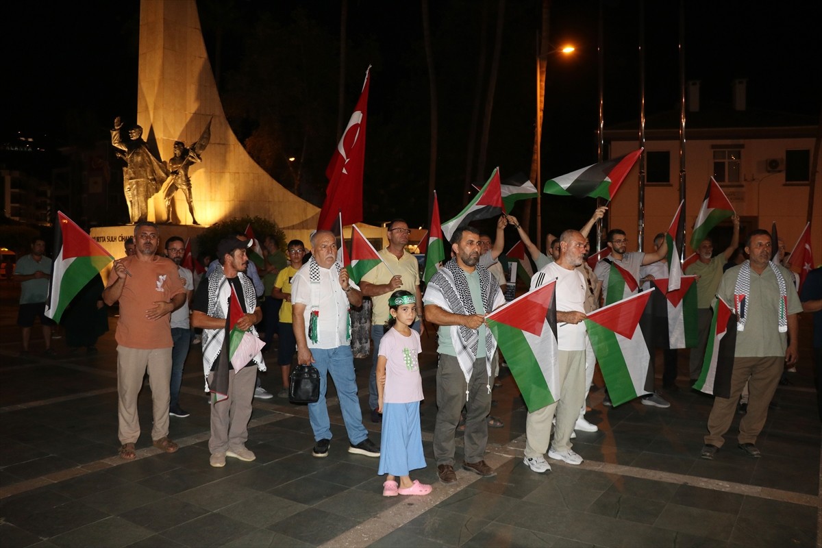 Antalya'nın Alanya ilçesinde, İsrail'in Gazze'de gazetecileri öldürmesine tepki gösterildi. Alanya...