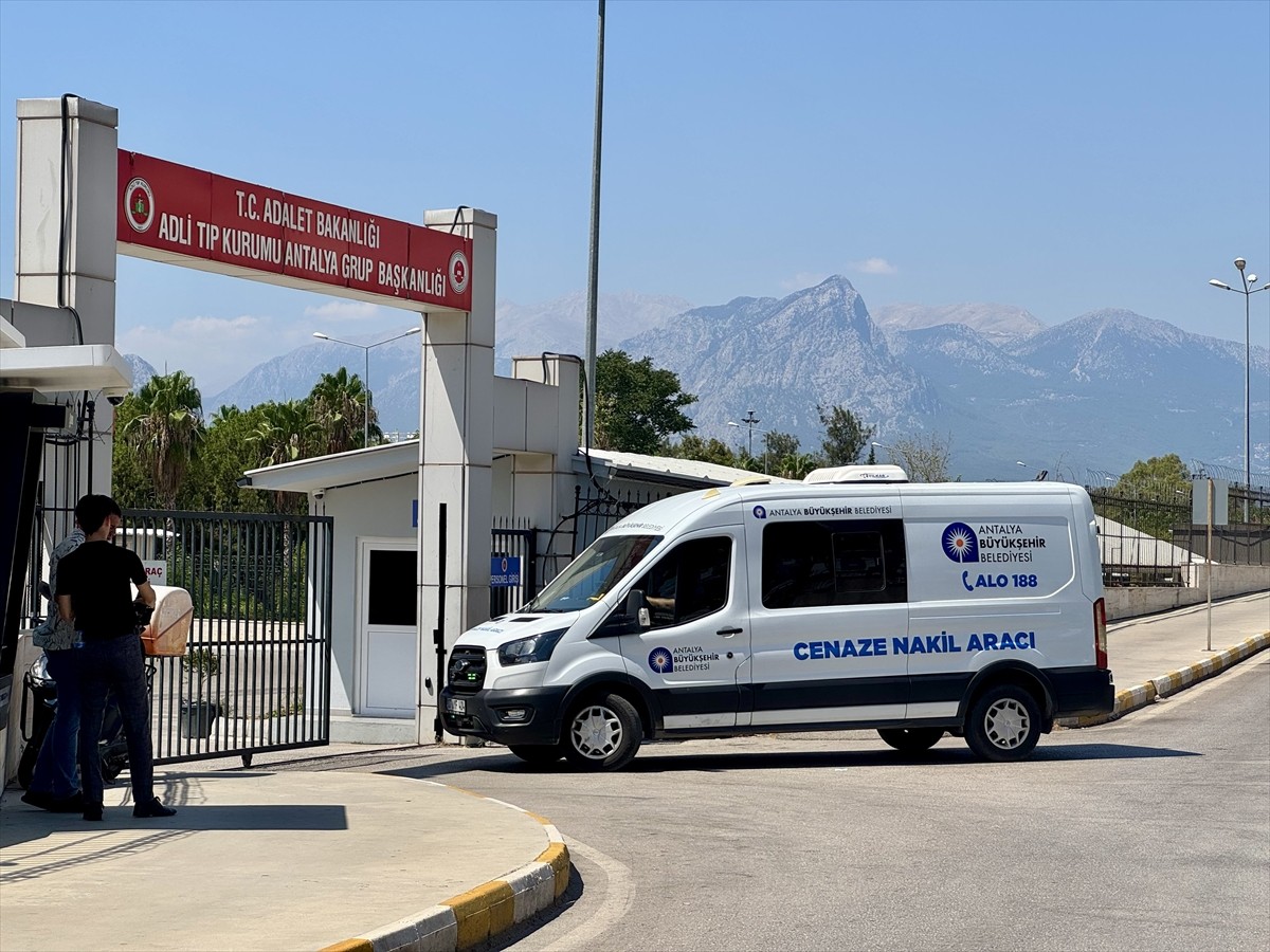 Antalya'nın Kepez ilçesinde çıkan silahlı kavgada bir kişi öldü, bir kişi yaralandı.