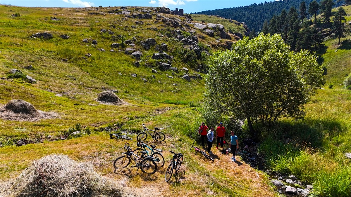 Ardahan'da, Türkiye Bisiklet Federasyonu Ardahan Temsilciliğine bağlı üyeler, 30 Ağustos Zafer...