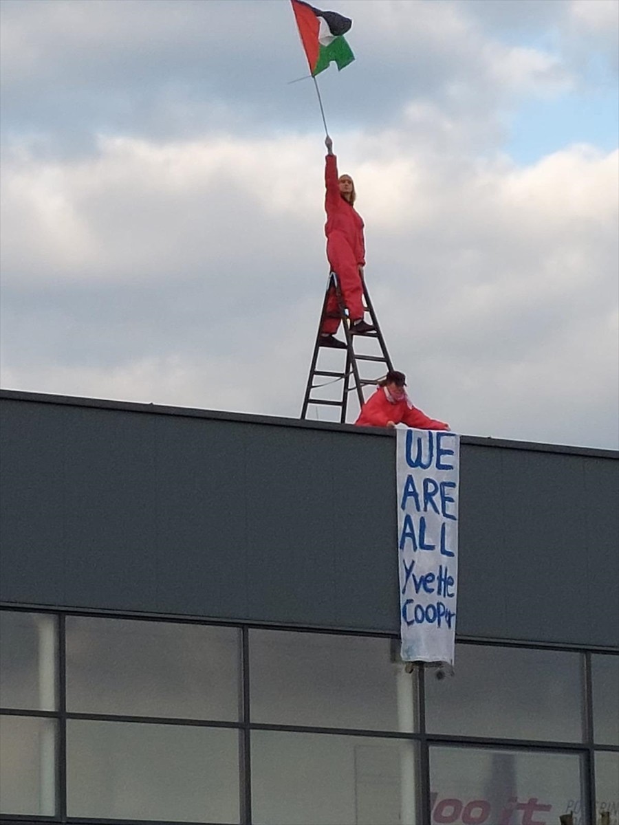 Avusturya'da Filistin destekçisi grup, motor üreticisi BRP Rotax şirketinin Wels kentindeki...