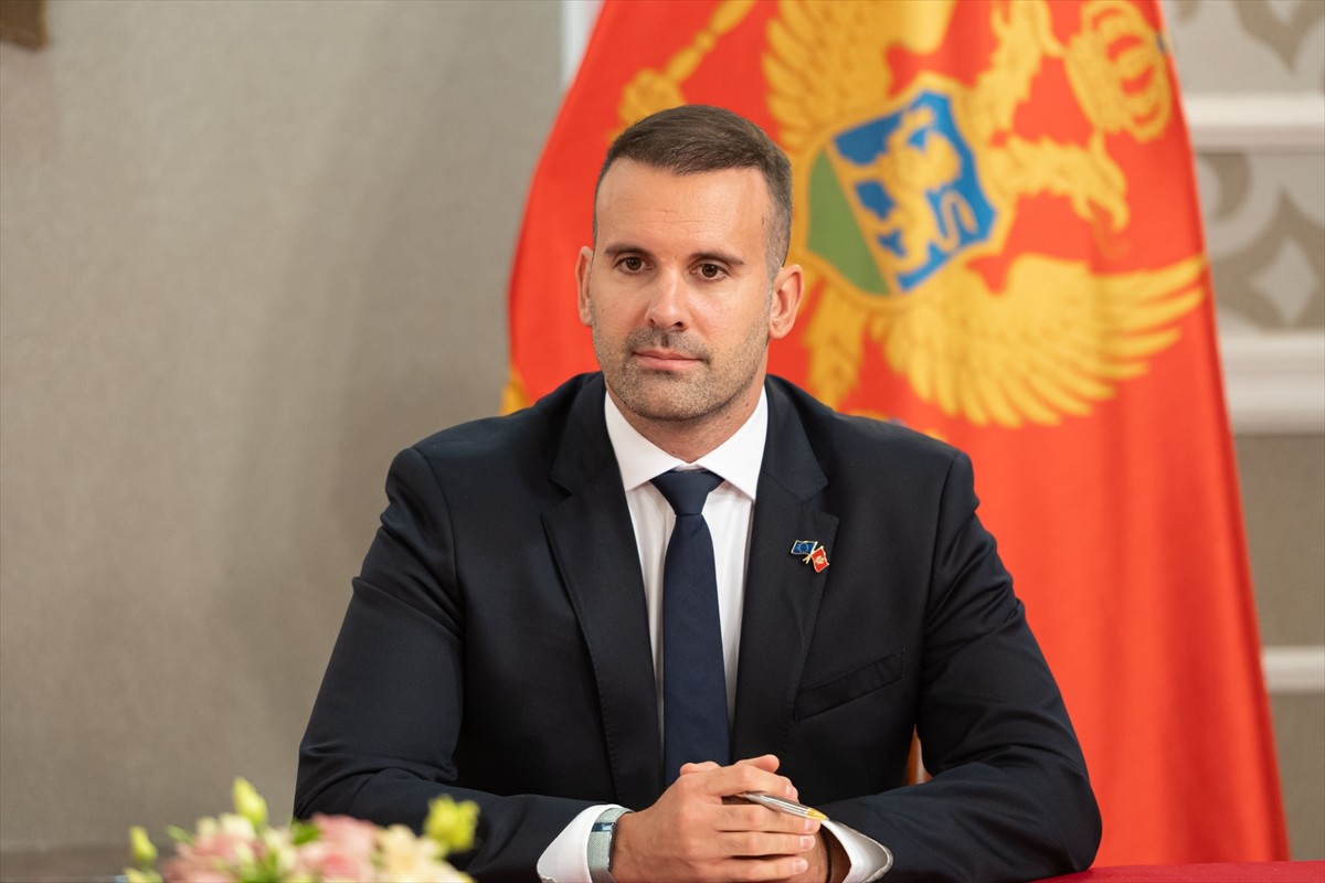 Avusturya Başbakanı Christian Stocker, Karadağ'ın başkenti Podgoritsa'da Başbakan Milojko Spajic...