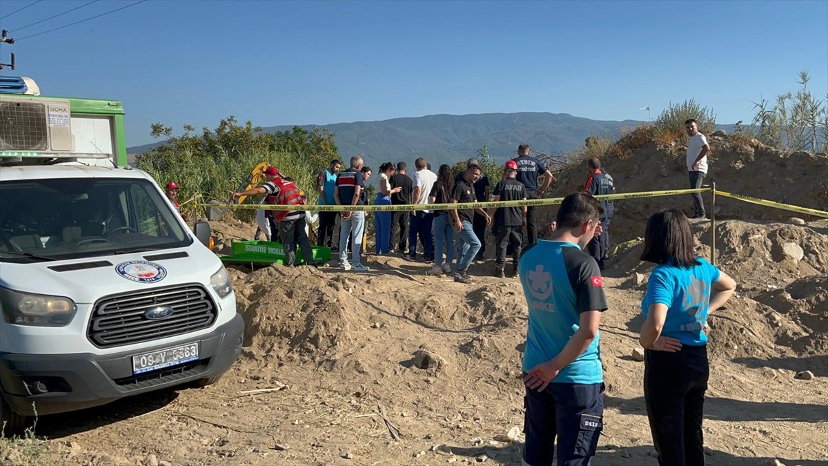 Aydın'ın Kuyucak ilçesinde arazilerinde su hattı açmak isterken göçük altında kalan kişi hayatını...