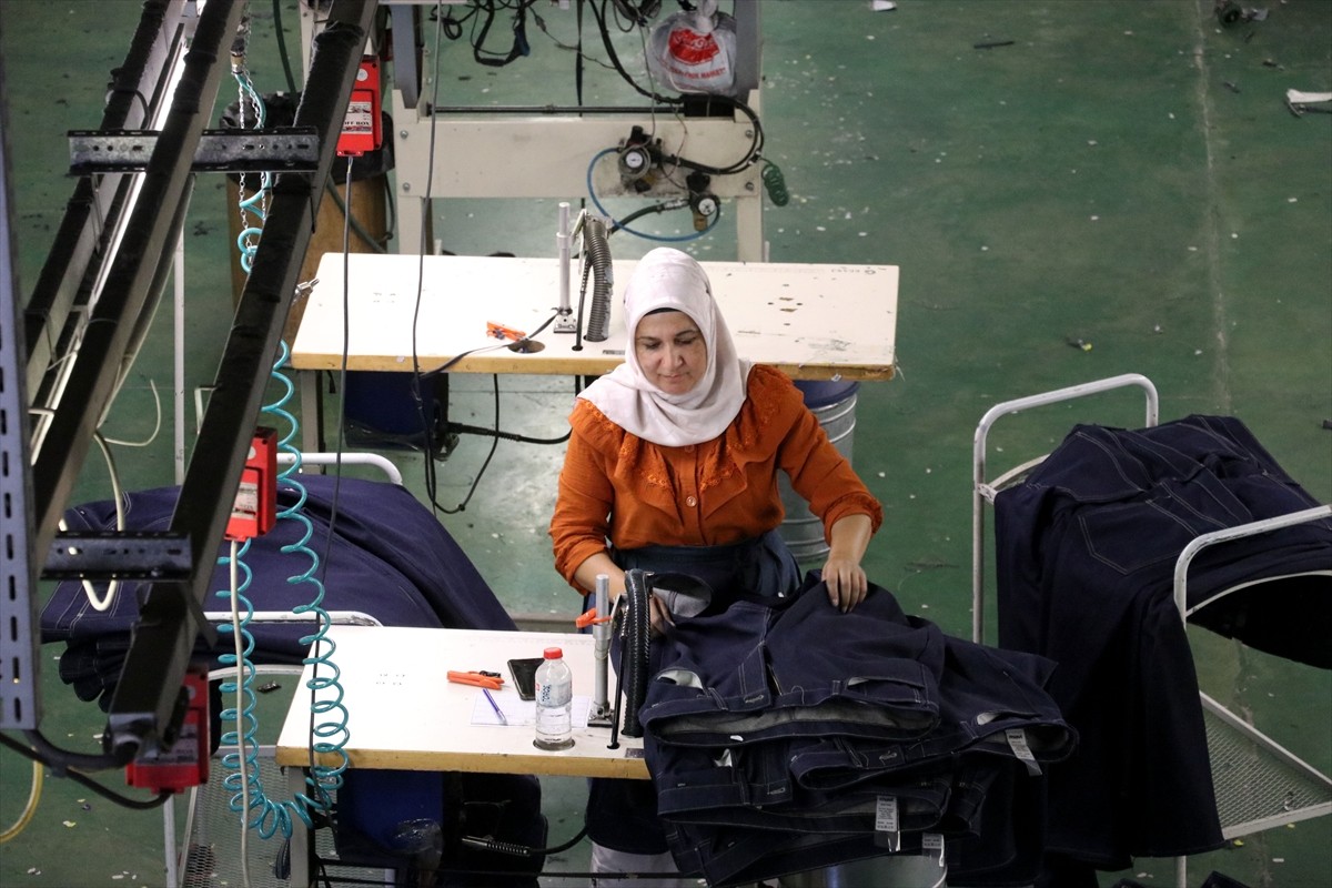 Babasından devraldığı tekstil atölyesini, Kayseri'den 35 ülkeye ihracat yapan fabrikaya dönüştüren...