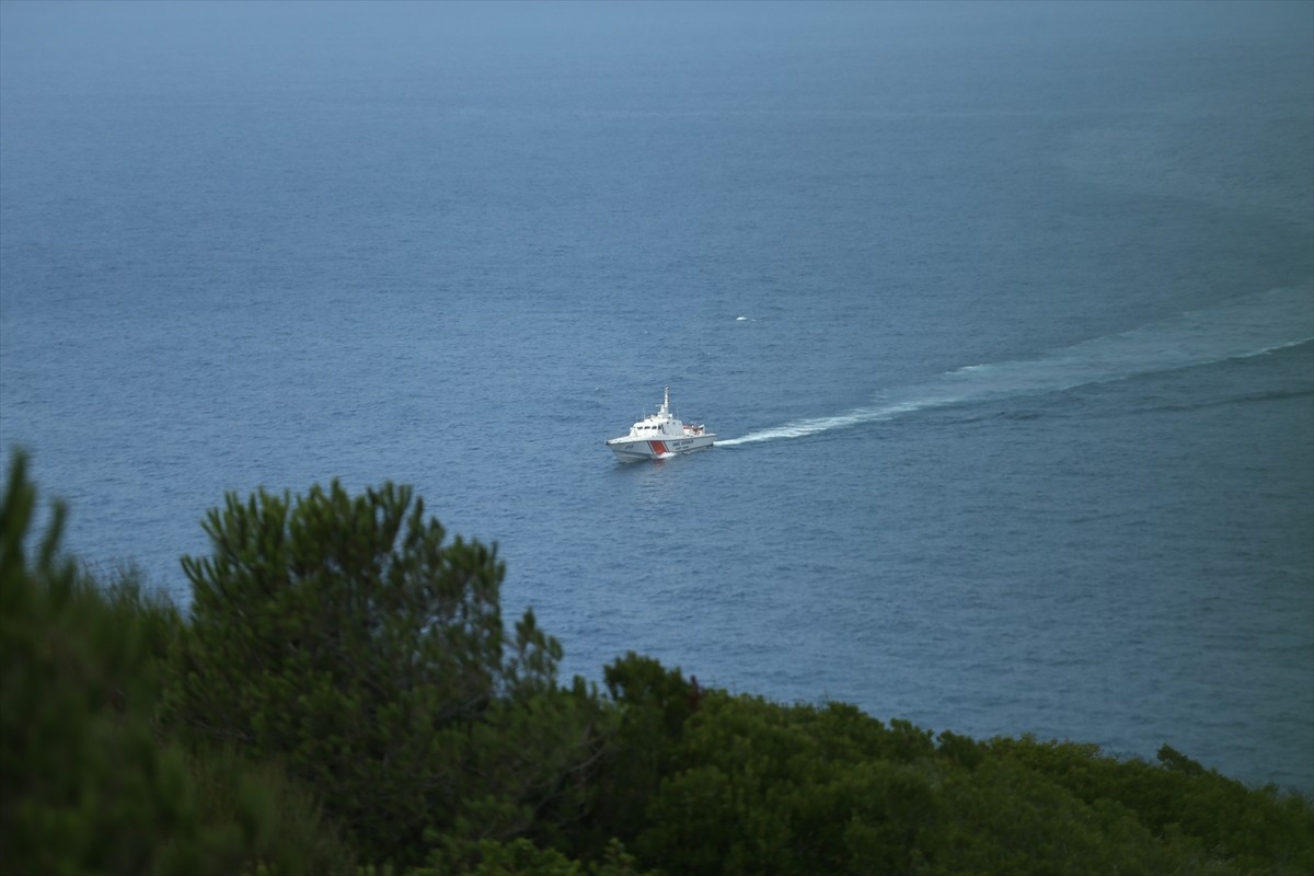 Balıkesir Marmara Adası açıklarında parçalanmış halde bulunan teknedeki iş insanını arama...