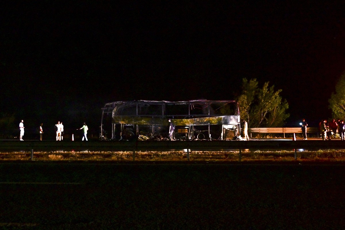 Başkentte seyir halindeyken alev alan yolcu otobüsü kullanılamaz hale geldi.