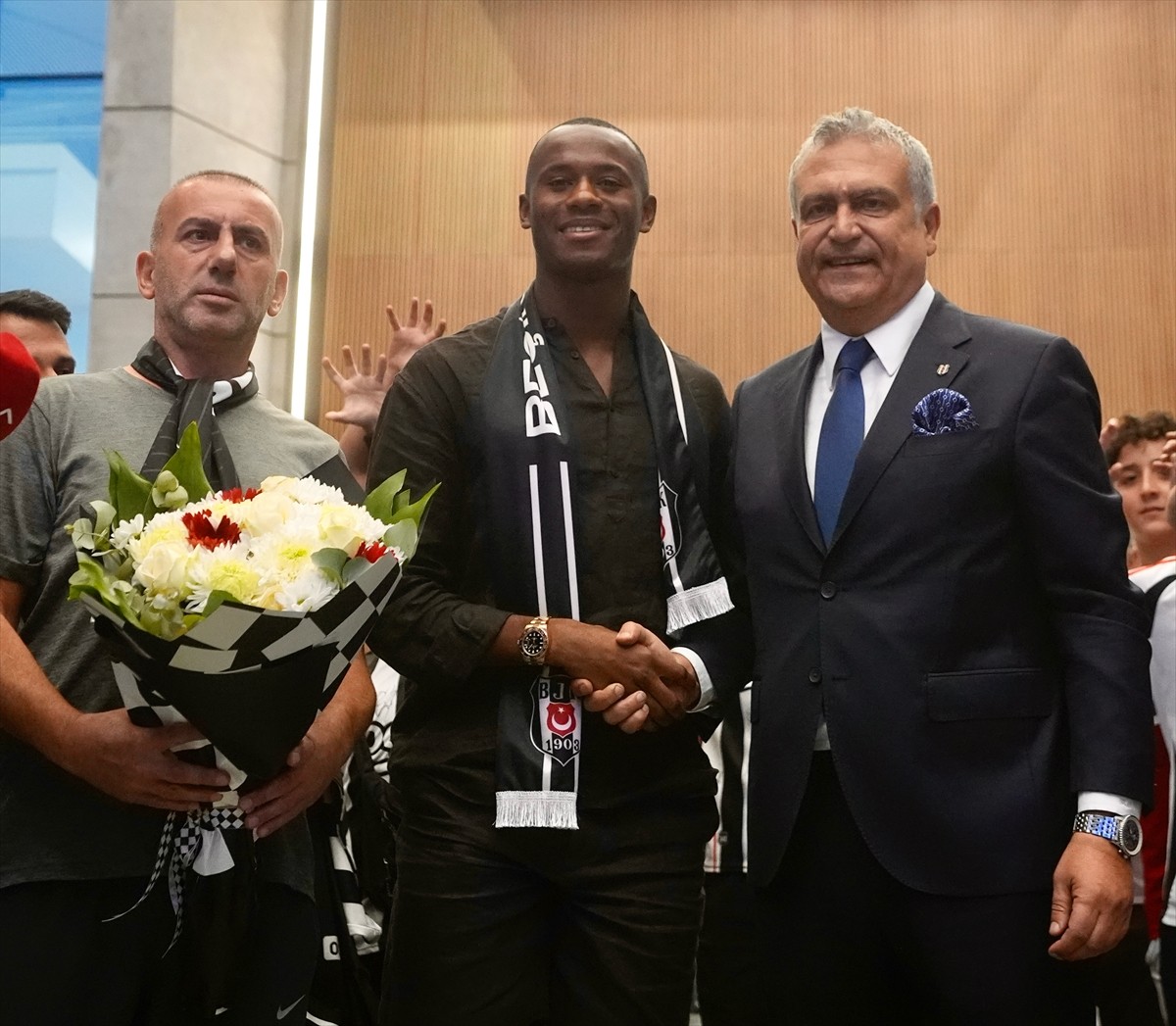 Beşiktaş'ın transfer görüşmeleri yürüttüğü Portekizli futbolcu Tiago Djalo, İstanbul'a geldi....