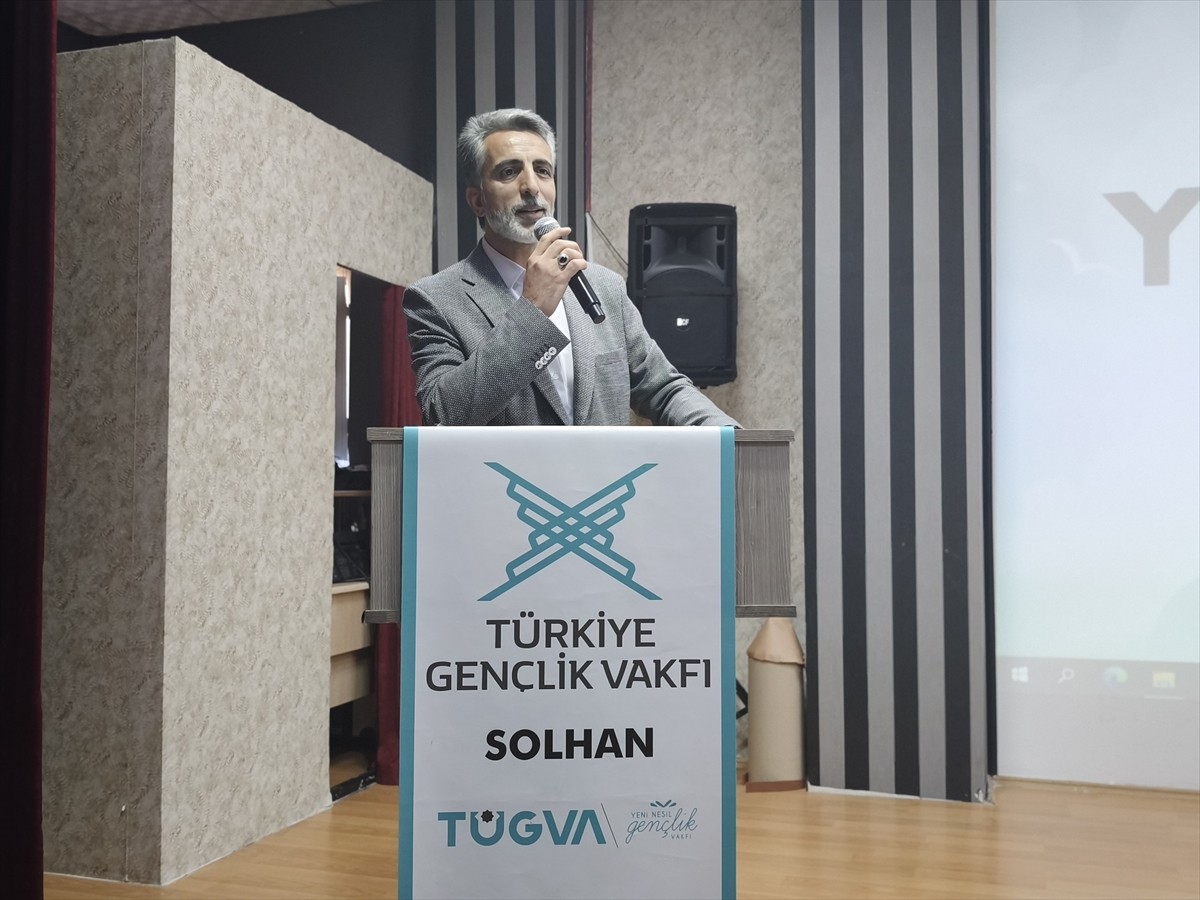 Bingöl'ün Solhan ilçesinde Türkiye Gençlik Vakfı (TÜGVA) yaz okulunun kapanış programı...