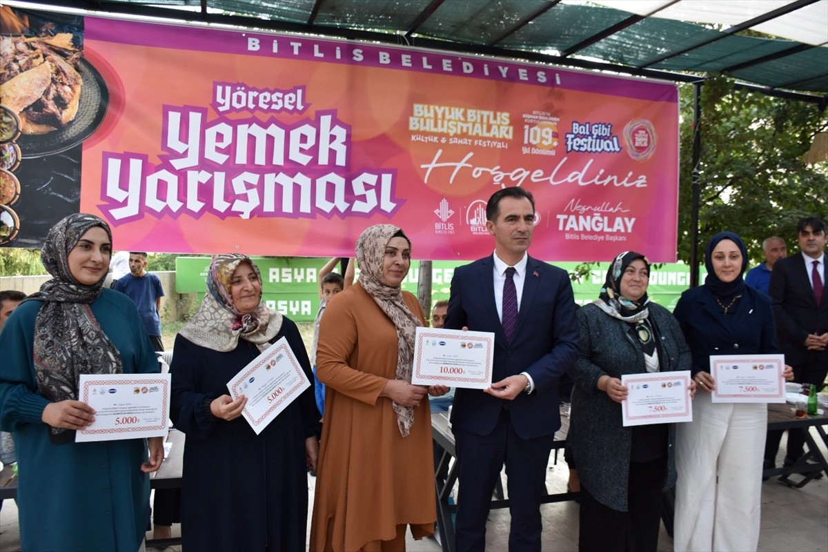 Bitlis'in düşman işgalinden kurtuluşunun 109. yıl dönümü etkinlikleri kapsamında Mevlana...